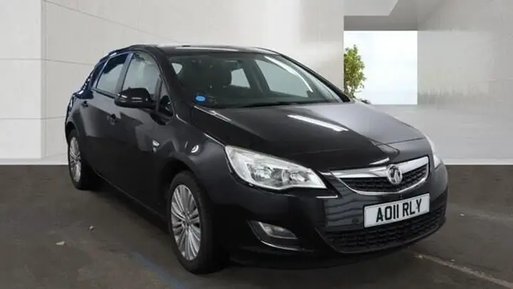Vauxhall Astra 2011 photo 2