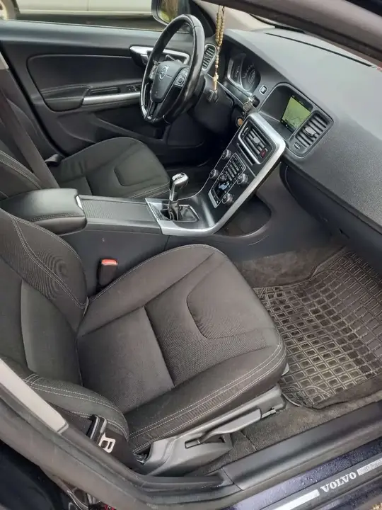 Volvo S60 2015 photo 2