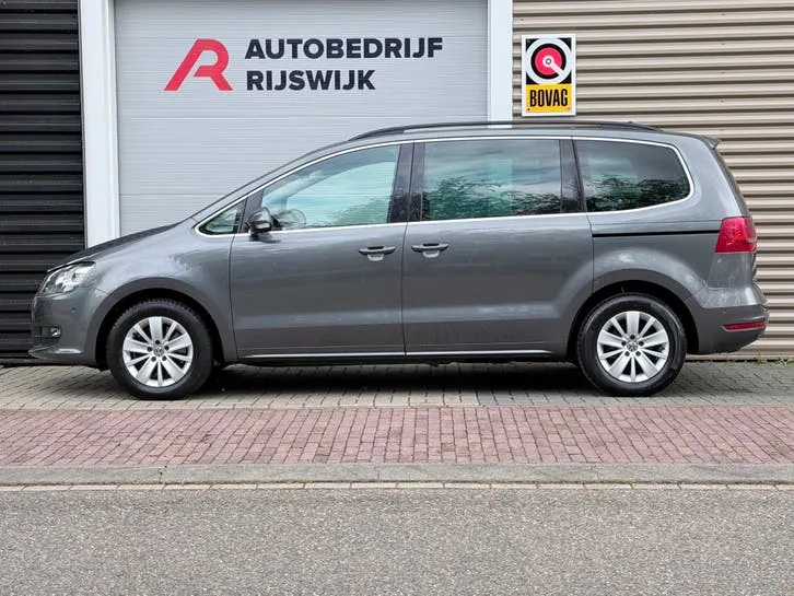 Volkswagen Sharan 2011 photo 2