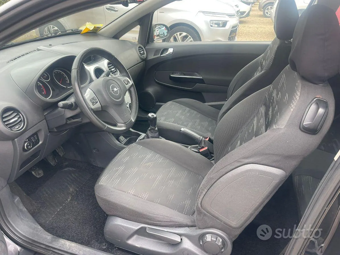 Opel Corsa 2011 photo 2