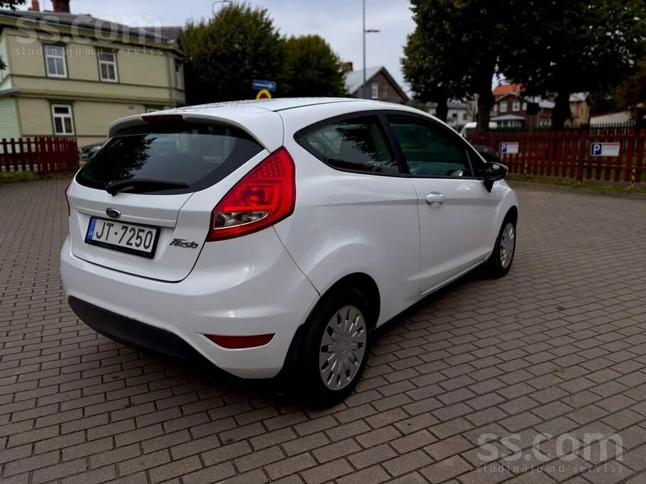 Ford Fiesta 2011 photo 4