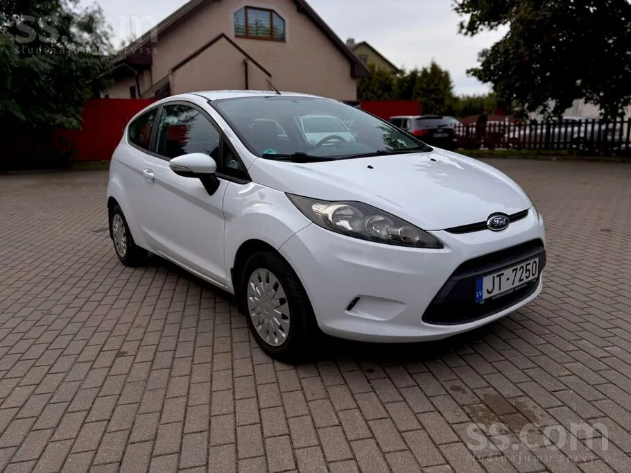 Ford Fiesta 2011 photo 3