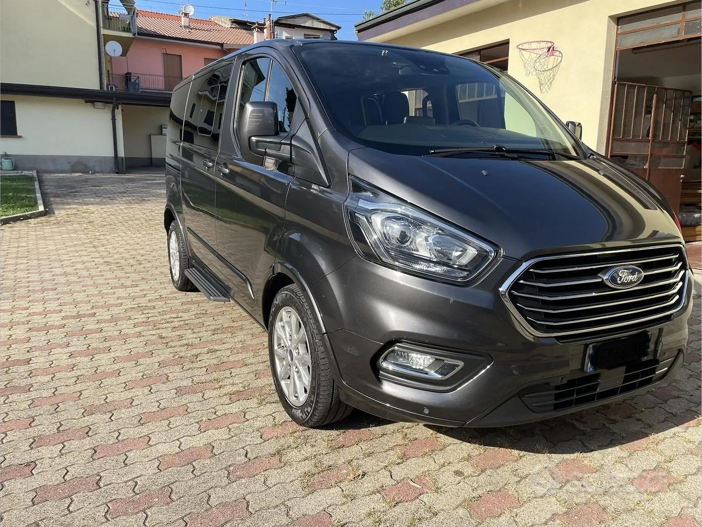 Ford Tourneo Custom 2019 photo 2