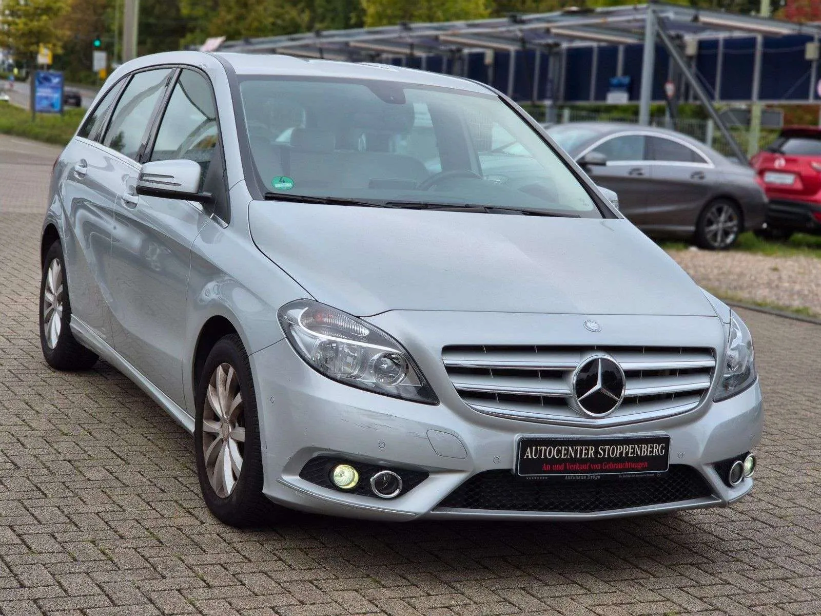 Mercedes-Benz B 200 2014 photo 2