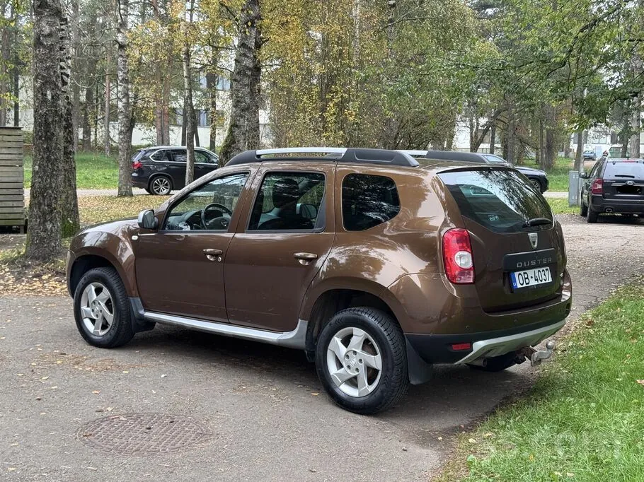 Dacia Duster 2011 photo 2