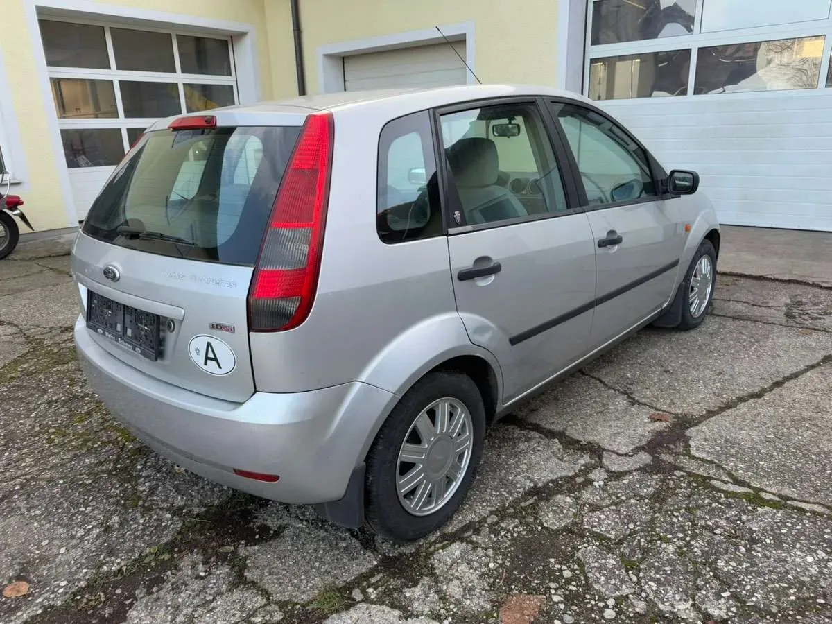 Ford Fiesta 2003 photo 3