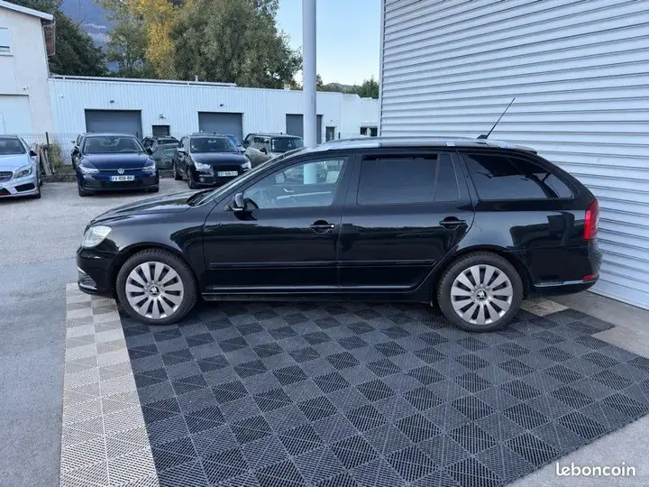 Skoda Octavia 2010 photo 2