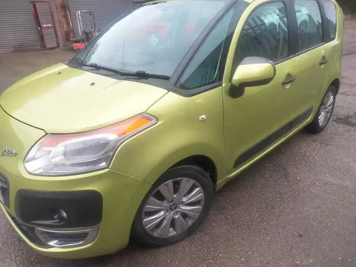 Citroen C3 Picasso 2010 photo 2