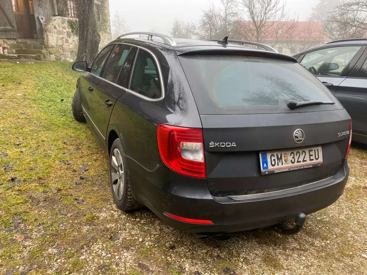 Skoda Superb 2013 photo 2