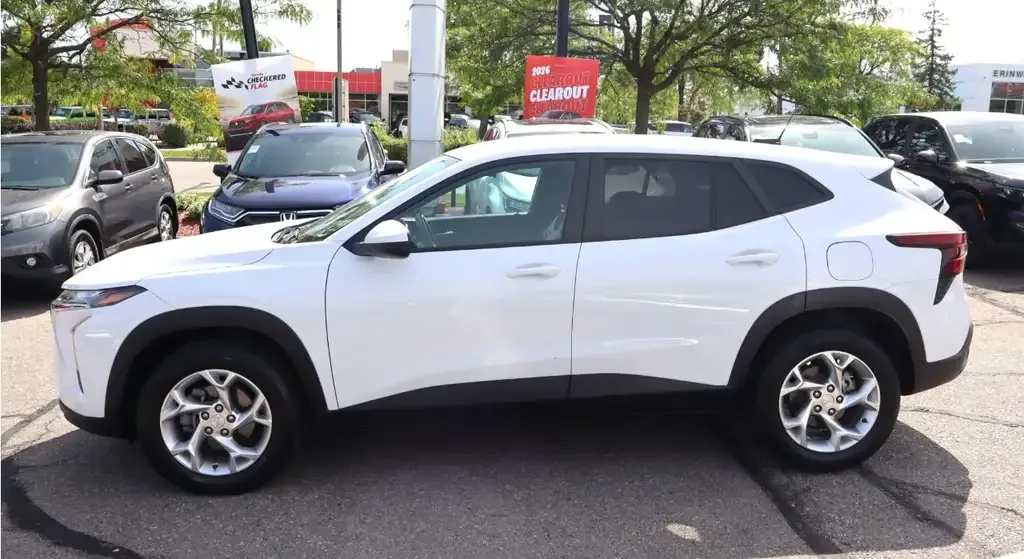 Chevrolet Trax 2024 photo 2