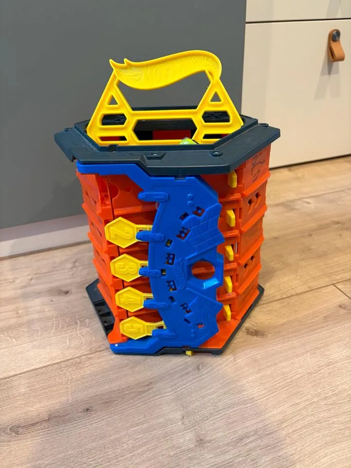 Hot Wheels Roll Out Raceway Set