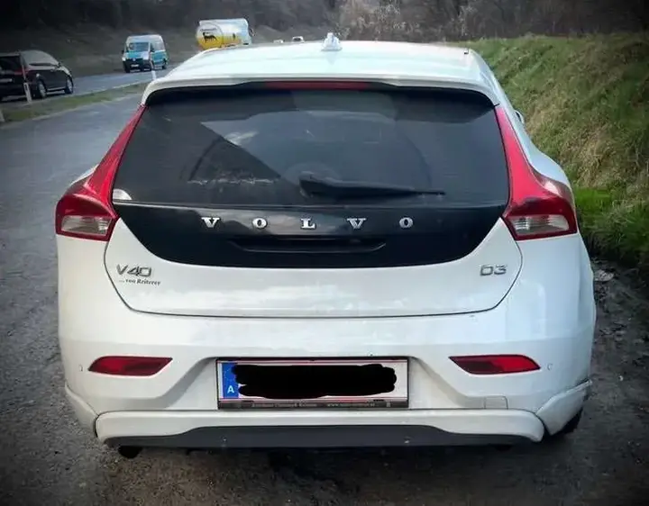 Volvo V40 2013 photo 2