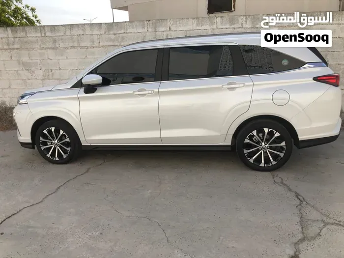 Toyota Veloz 2024 photo 2