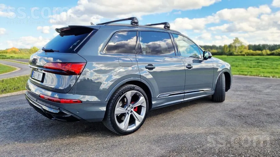 Audi Q7 2021 photo 2