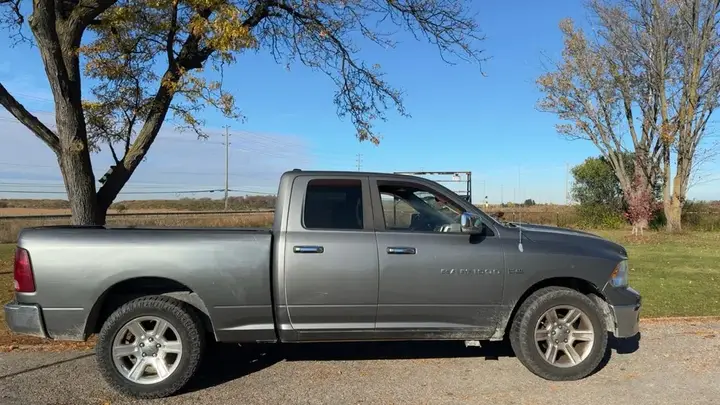 Dodge Ram 1500 2011 photo 2