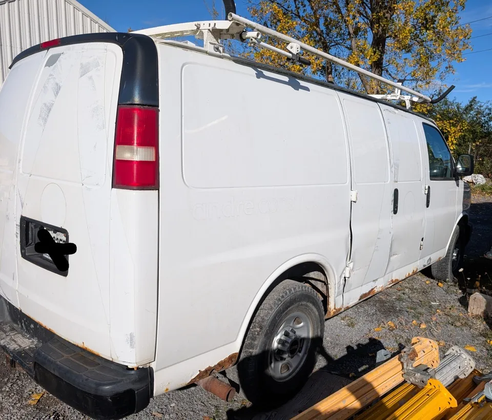 GMC Savana 2012 photo 3
