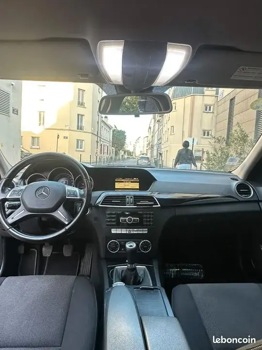 Mercedes-Benz C-Class 2011 photo 3