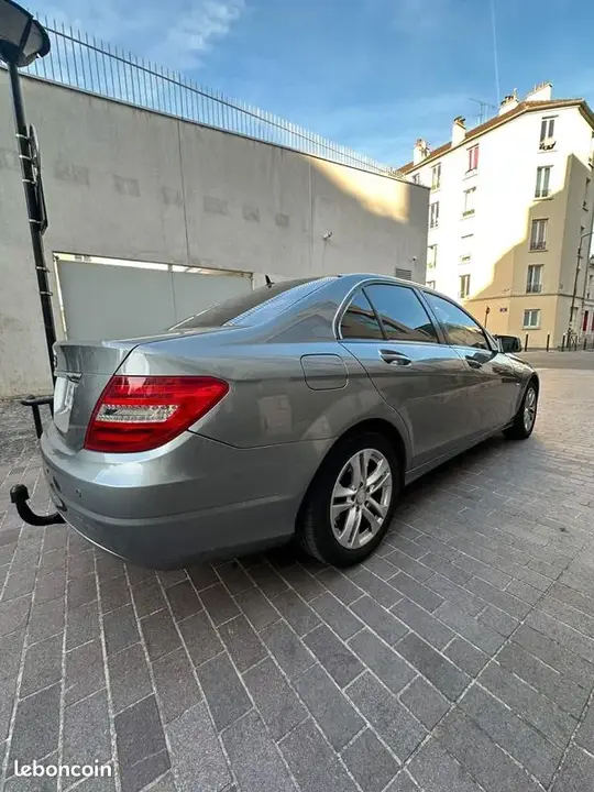 Mercedes-Benz C-Class 2011 photo 2
