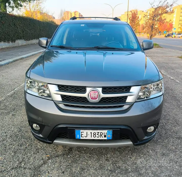 Fiat Freemont 2011 photo 2