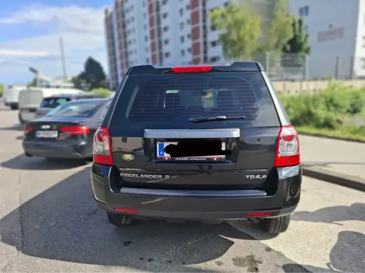 Land Rover Freelander 2011 photo 2