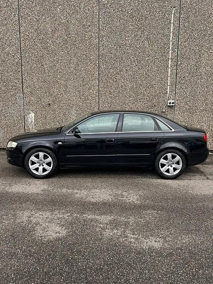 Audi A4 2005 photo 2