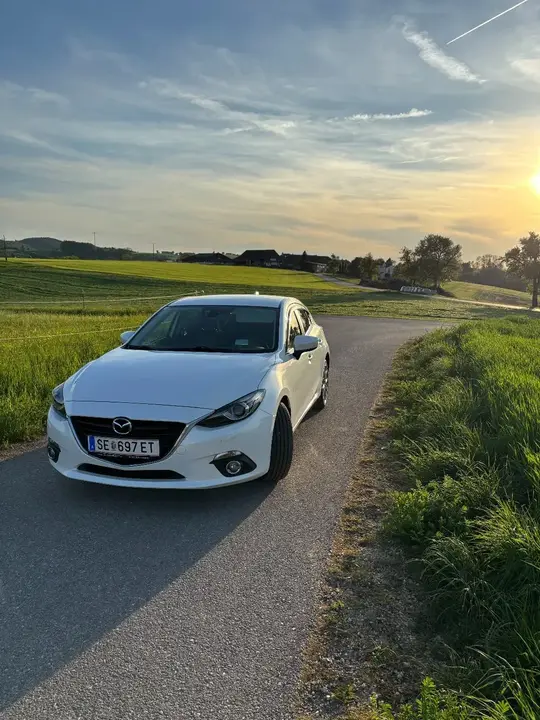 Mazda Mazda3 2015 photo 3