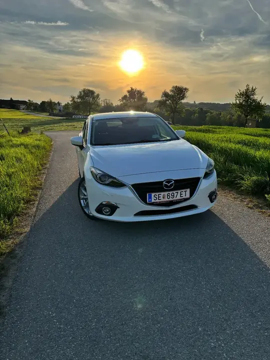 Mazda Mazda3 2015 photo 2