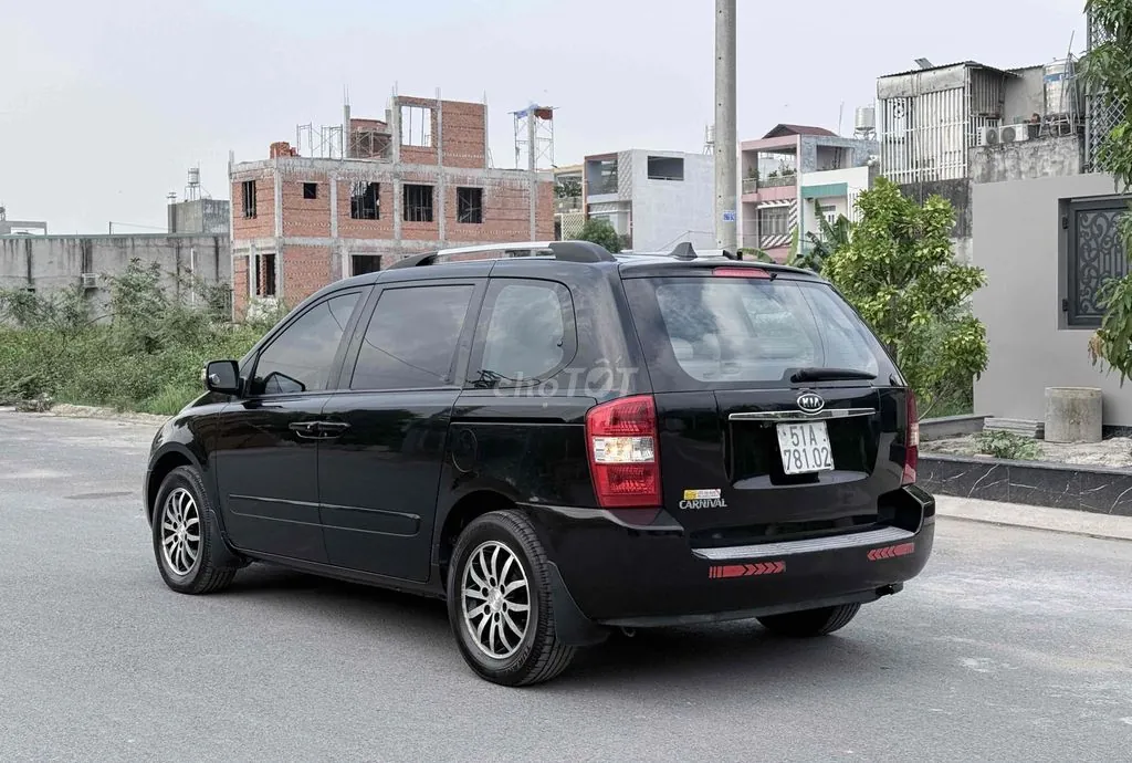 Kia Carnival 2010 photo 3