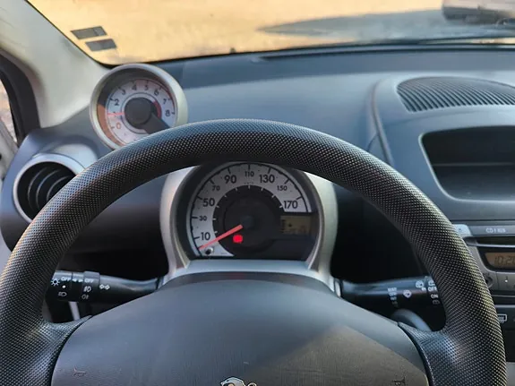Peugeot 107 2013 photo 5