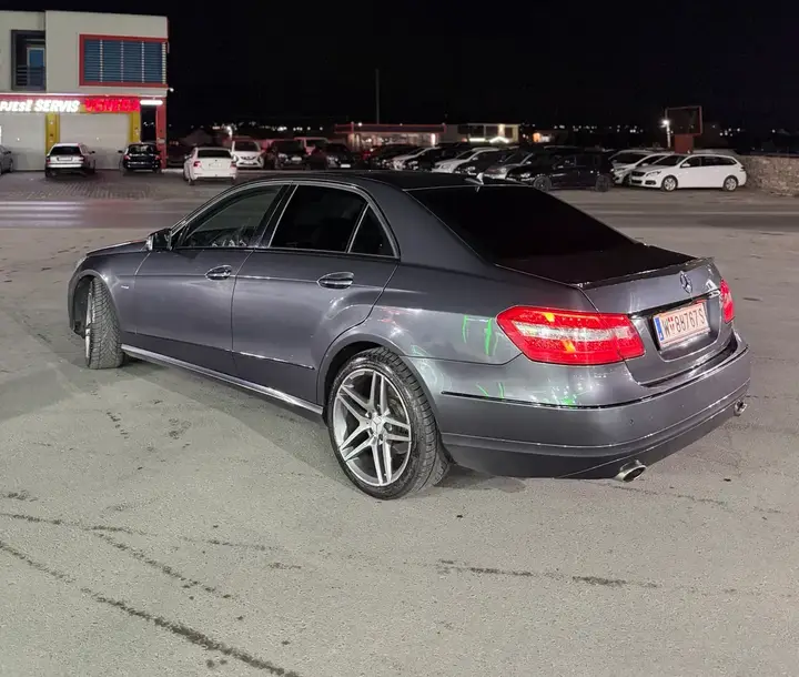 Mercedes-Benz E-Class 2010 photo 2