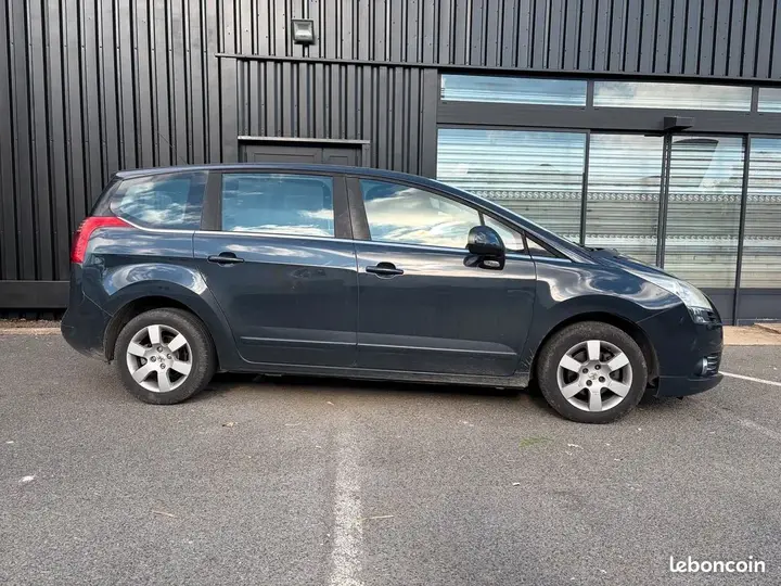 Peugeot 5008 2010 photo 5