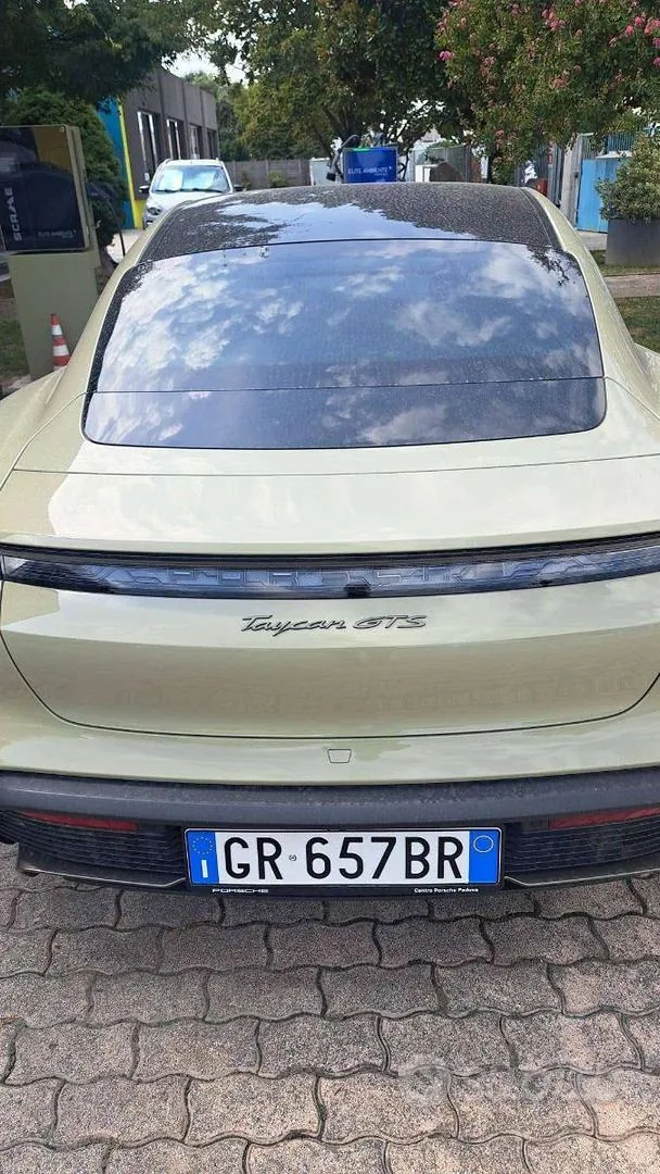Porsche Taycan 2023 photo 2