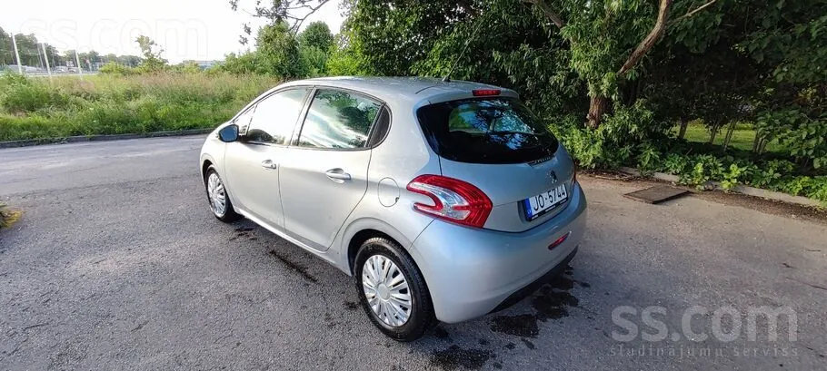 Peugeot 208 2014 photo 3