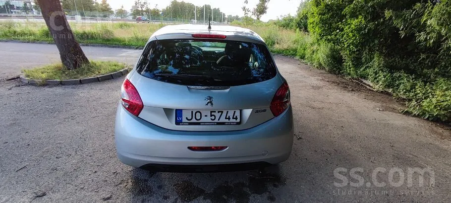 Peugeot 208 2014 photo 4