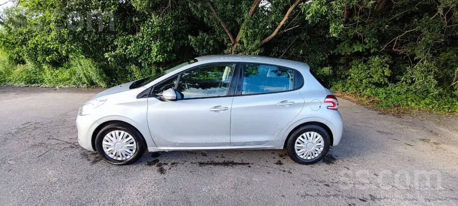 Peugeot 208 2014 photo 2