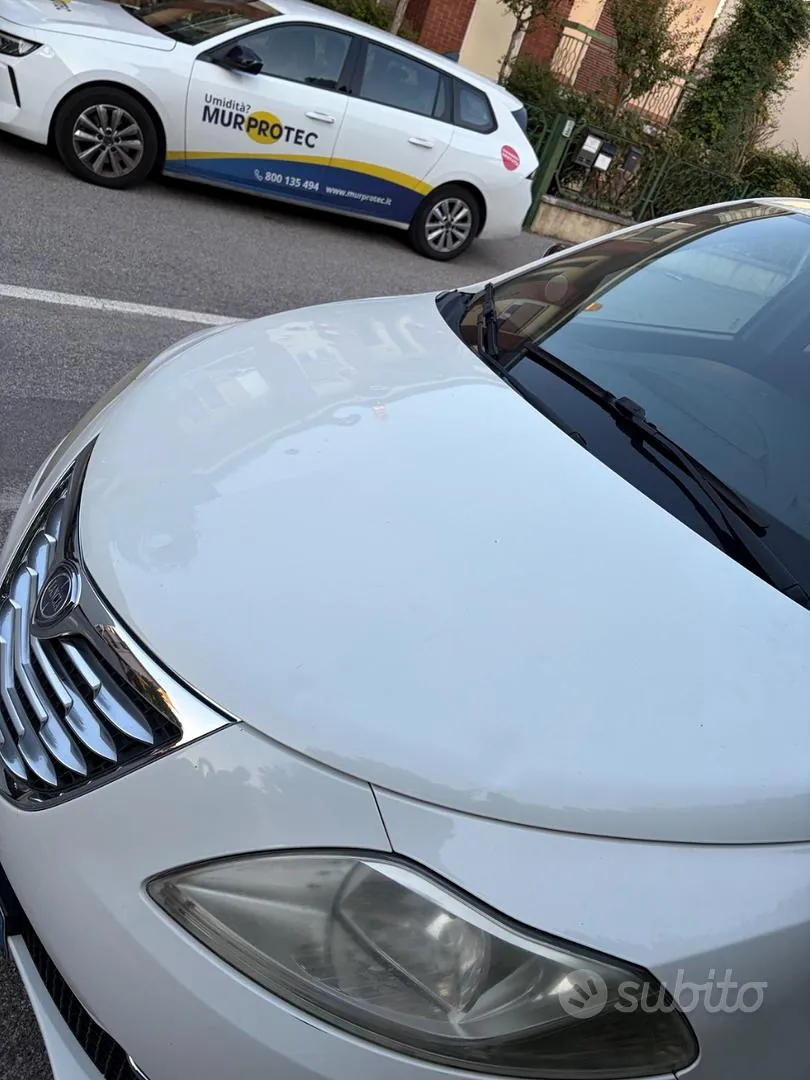 Lancia Ypsilon