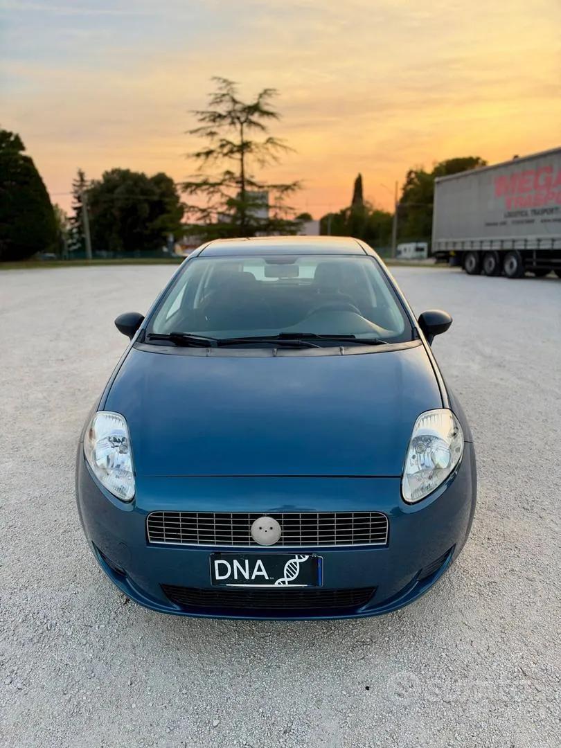 Fiat Grande Punto 2009 photo 2