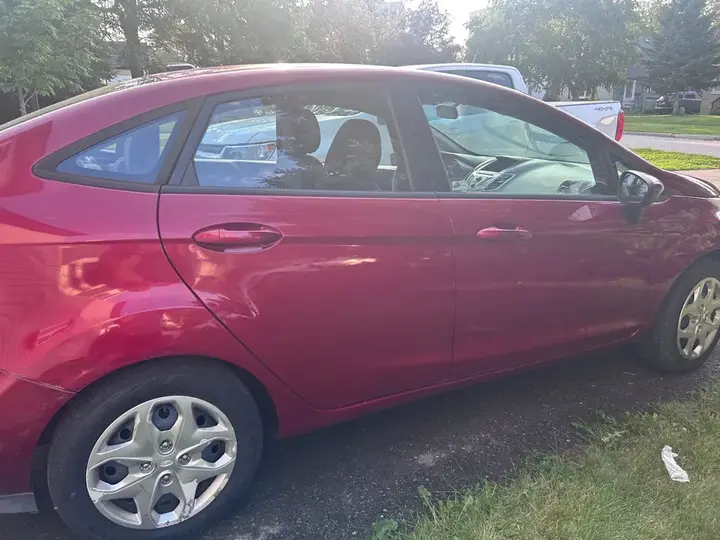Ford Fiesta 2013 photo 3