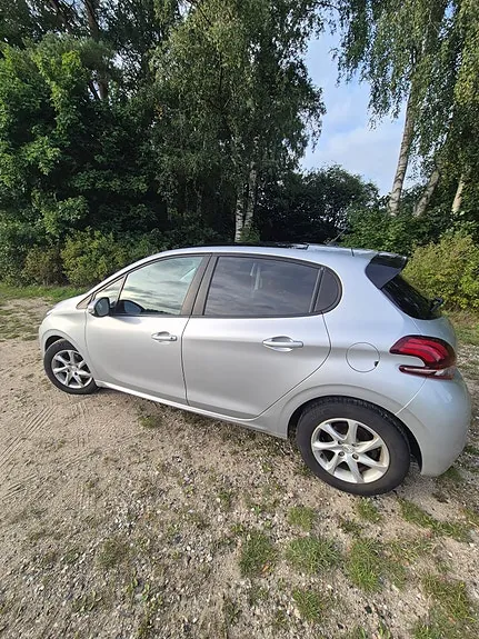 Peugeot 208 2016 photo 2