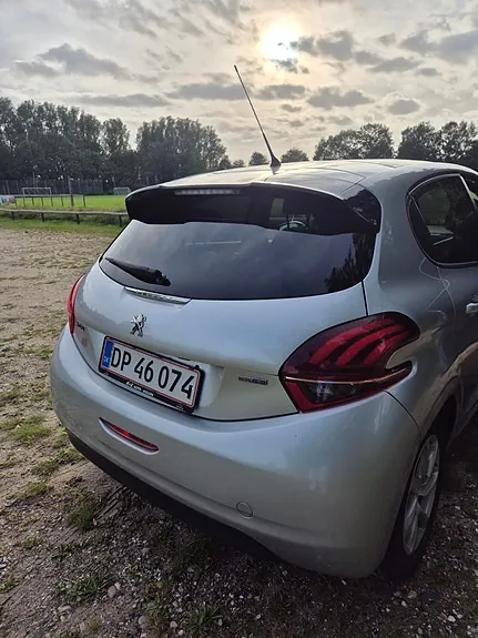 Peugeot 208 2016 photo 5