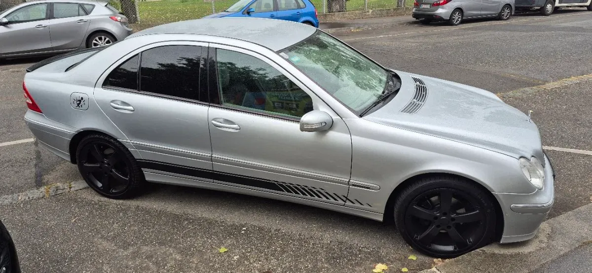 Mercedes-Benz C-Class 2006 photo 2