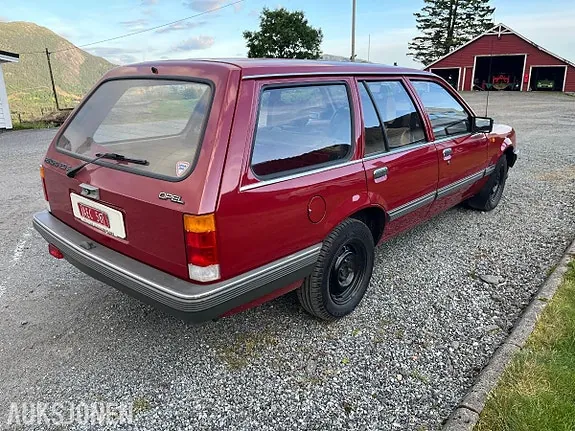 Opel Rekord 1985 photo 4
