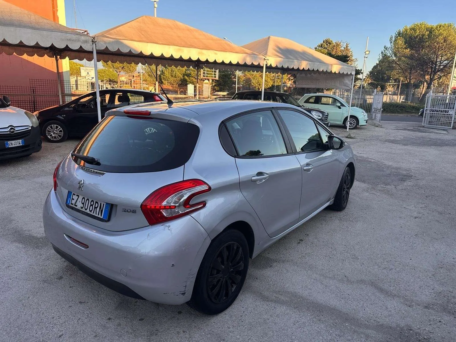 Peugeot 208 2015 photo 4