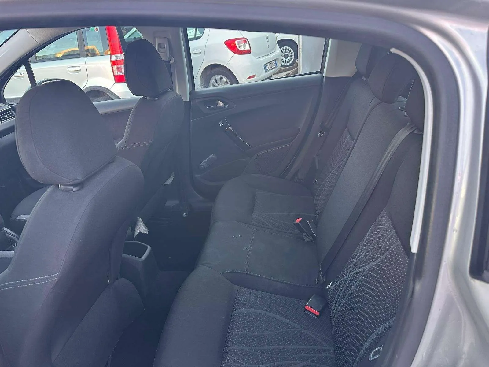 Peugeot 208 2015 photo 5