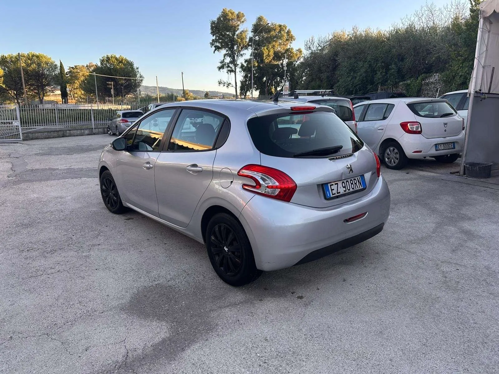 Peugeot 208 2015 photo 2
