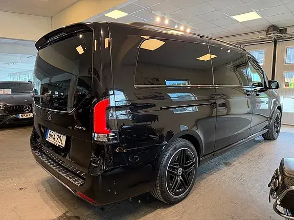 Mercedes-Benz V300 2025 photo 4