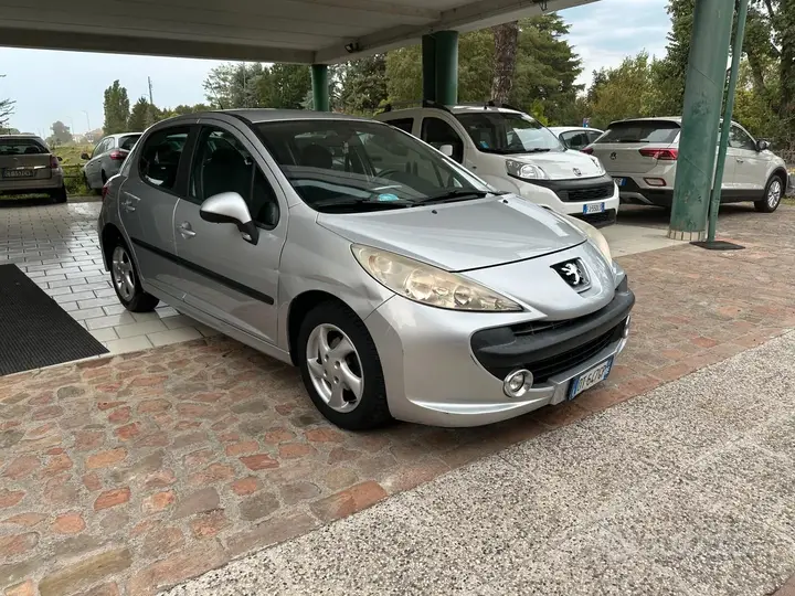 Peugeot 207 2009 photo 3