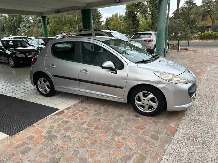 Peugeot 207 2009 photo 4