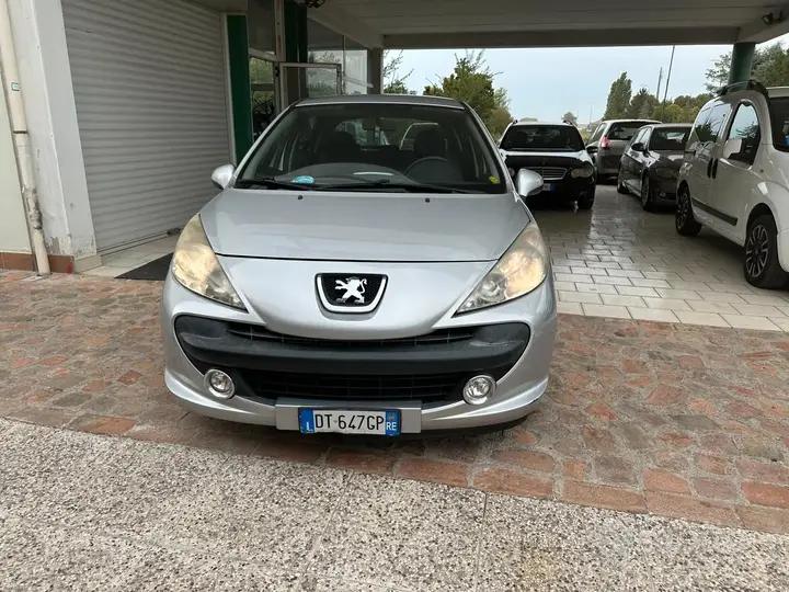 Peugeot 207 2009 photo 2
