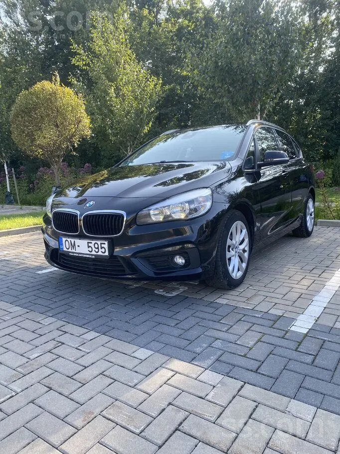 BMW 220D Active Tourer 2016 photo 2